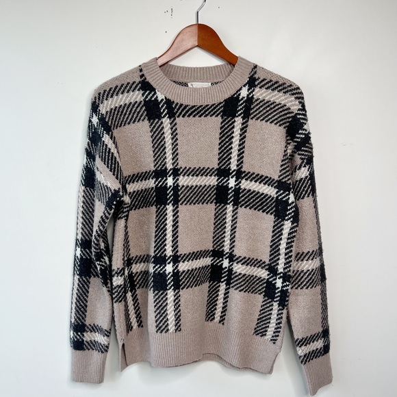 Christian Siriano black and tan plaid sweater with matching hat crewneck… - Picture 2 of 10